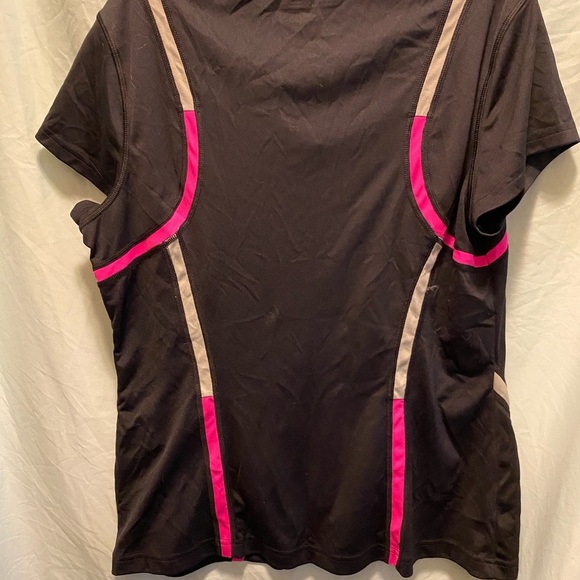 Fila Sport. Workout shirt with zip pocket. - Picture 4 of 4